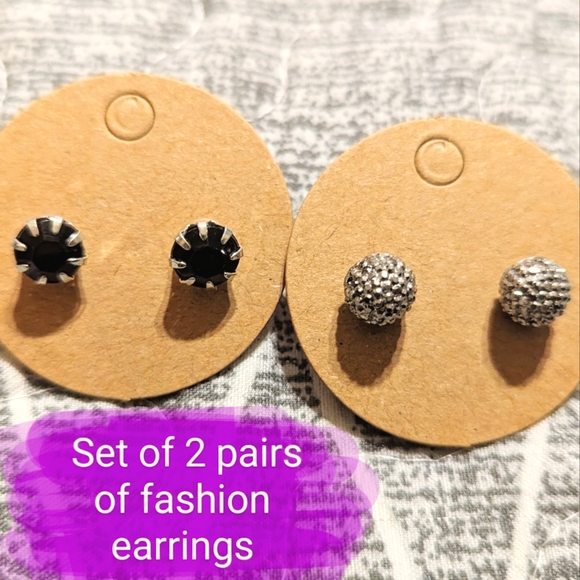 Jewelry - 2 pairs of stud earrings, NWOT, beautiful fashion, costume earrings